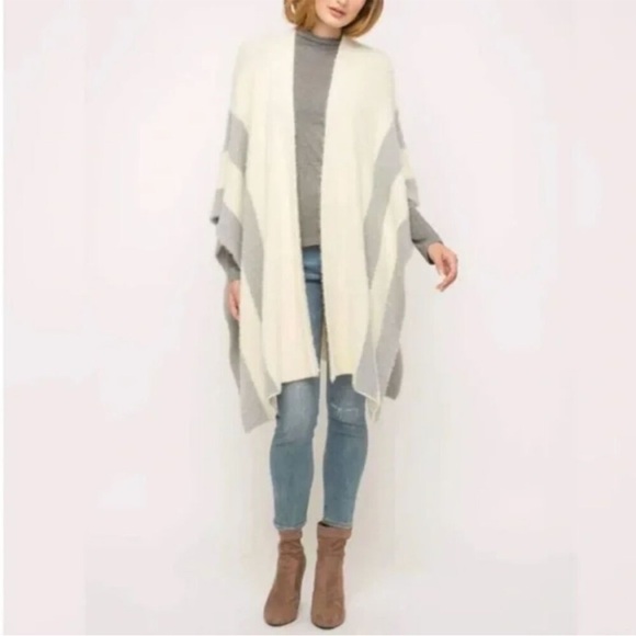 Saturday Sunday Anthropologie Eyelash Striped Batwing Poncho Sweater Size OS - Picture 2 of 10